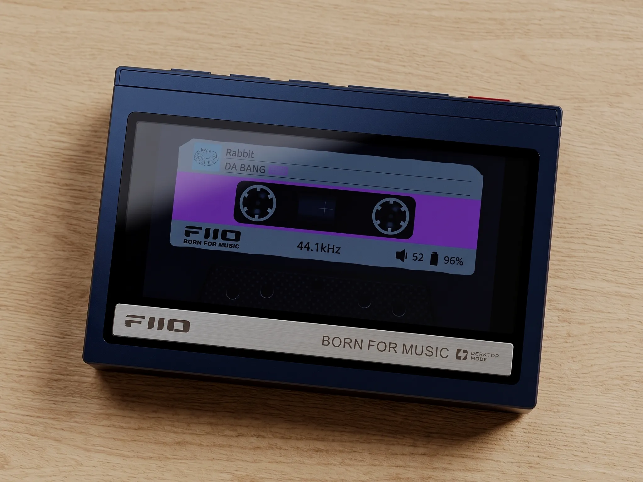 Экран плеера FiiO M21 с кассетной темой и бликами от яркого света.