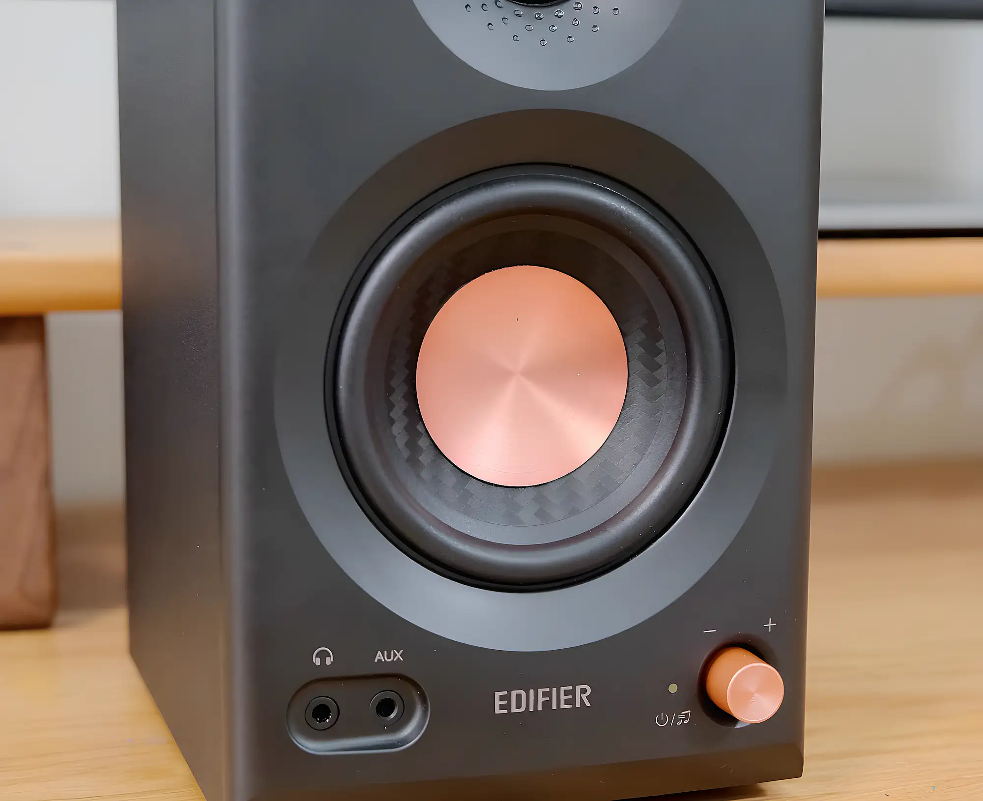 Edifier MR3 НЧ динамик