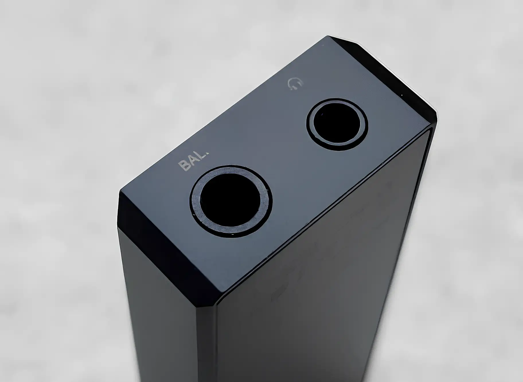 FiiO KA17 аналоговые выходы на наушники