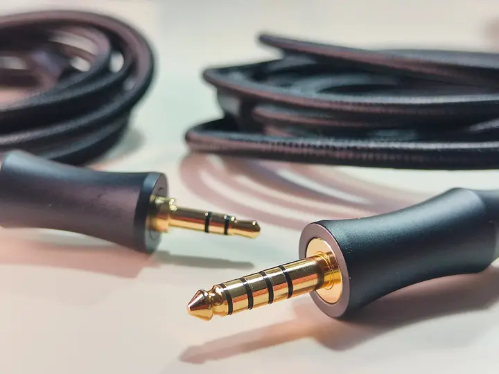 FiiO FT1 кабели входные разъемы 3.5 мм и 4.4 мм