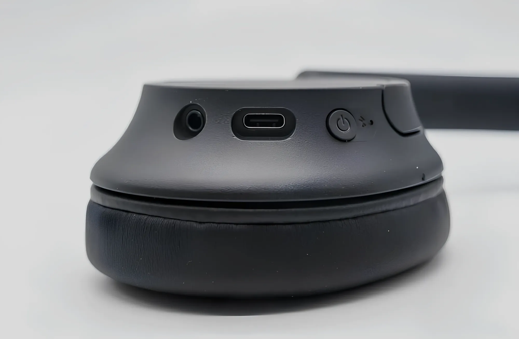 Sony WH-CH720N внешние интерфейсы