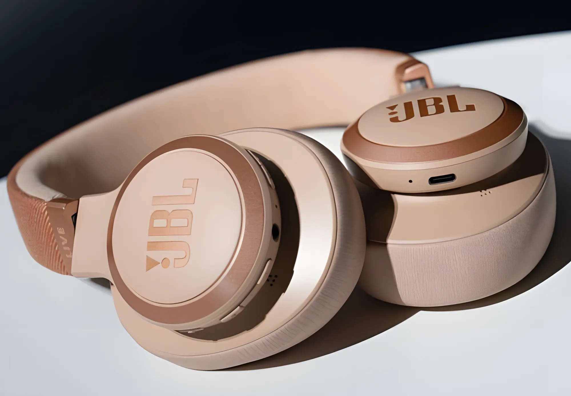 JBL Live 770NC внешние интерфейсы