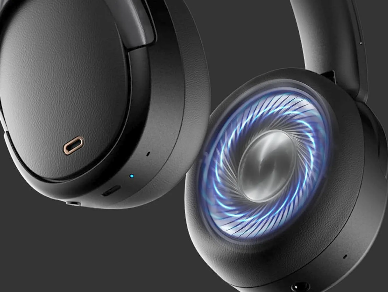 Крупный план чашек наушников Edifier WH950NB, справа показан раскрытый динамик с голубой анимацией излучения звука на темно-сером фоне.